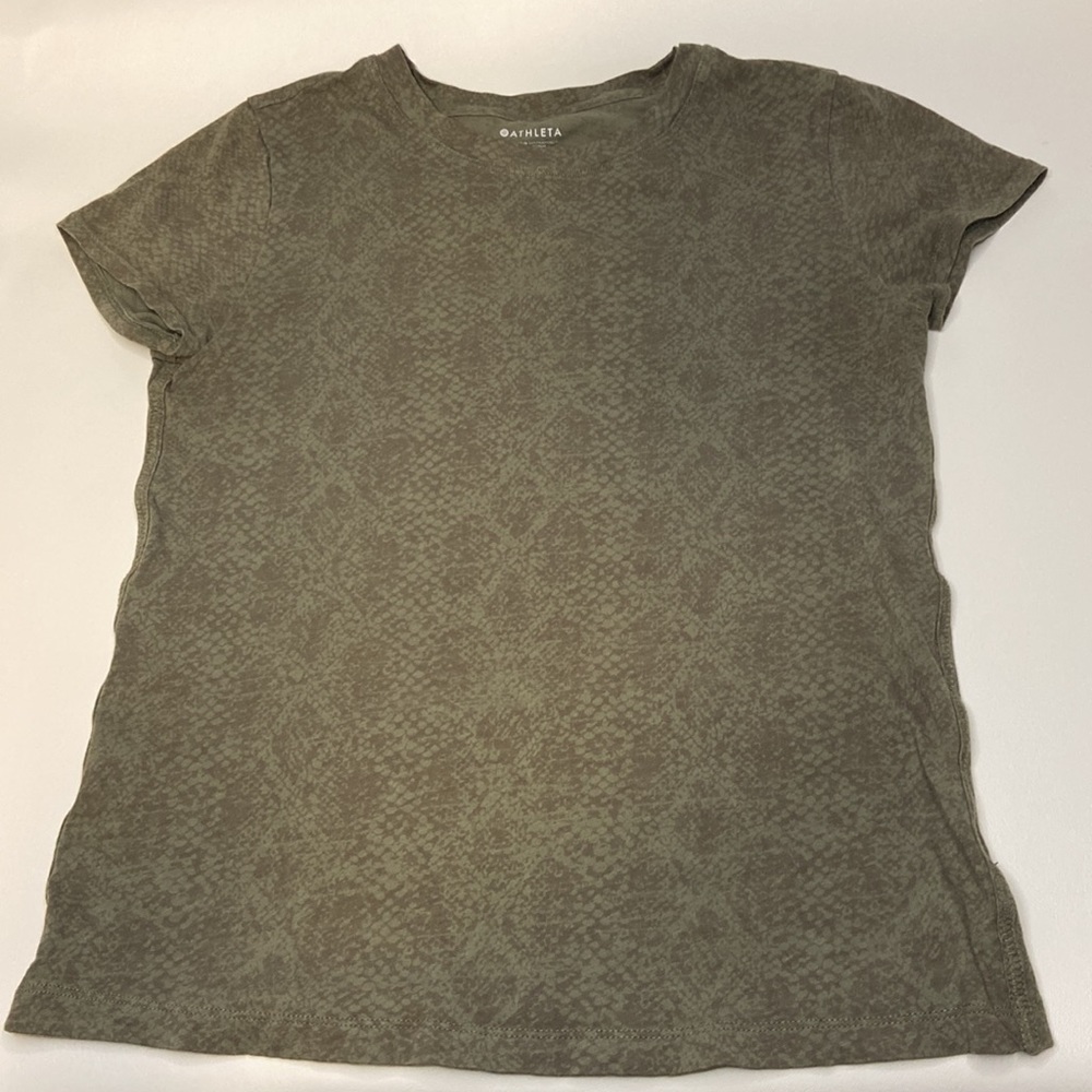 Athleta Organic Daily Olive Green Snake Skin Print Short Sleeve T-Shirt Tee XS